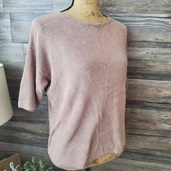 Chicos Beige Short Sleeve Shirt Woman Size 1 Rayon - Picture 2 of 6